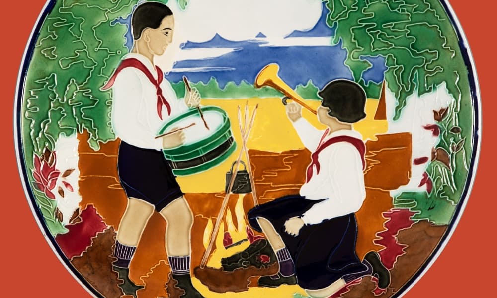 HORN, DRUM AND RED TIE