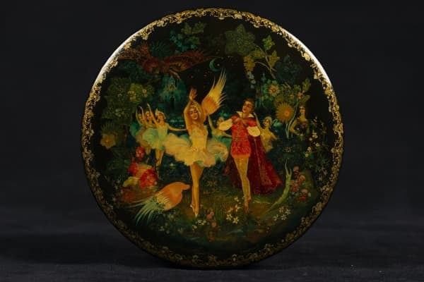 Всероссийский музей декоративного искусства получил в дар новый экспонат