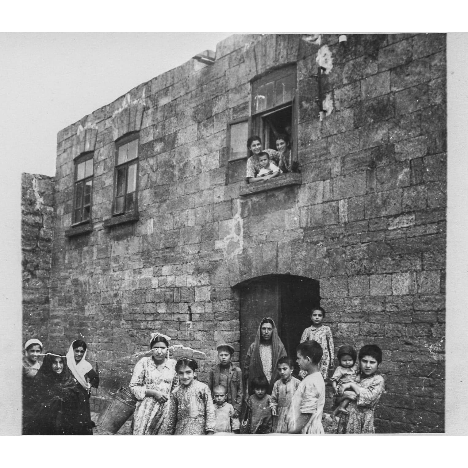 ФОТОГРАФИЯ. ЖИТЕЛИ НА УЛИЦАХ ДЕРБЕНТА