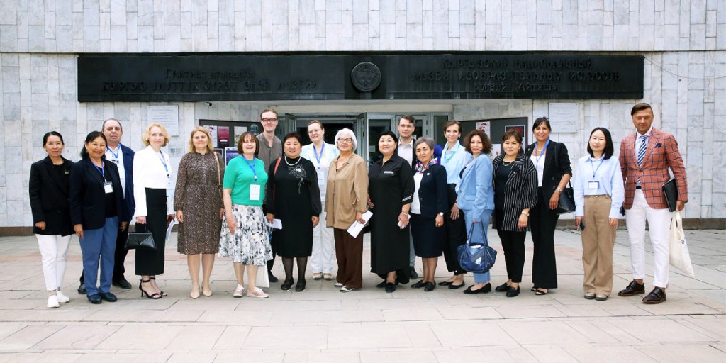 ВСЕРОССИЙСКИЙ МУЗЕЙ ДЕКОРАТИВНОГО ИСКУССТВА ПРИНЯЛ УЧАСТИЕ В XVI ФОРУМЕ ТВОРЧЕСКОЙ И НАУЧНОЙ ИНТЕЛЛИГЕНЦИИ СТРАН СНГ В БИШКЕКЕ